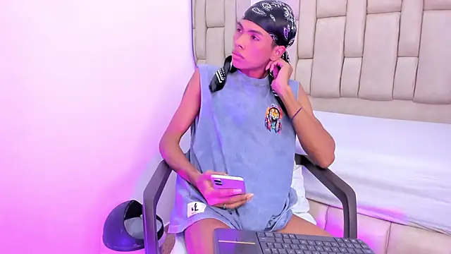 Cuteboyhenrik_os live
