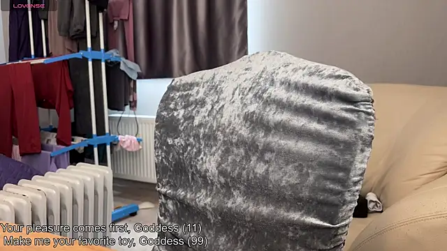 emily_is_here_ live