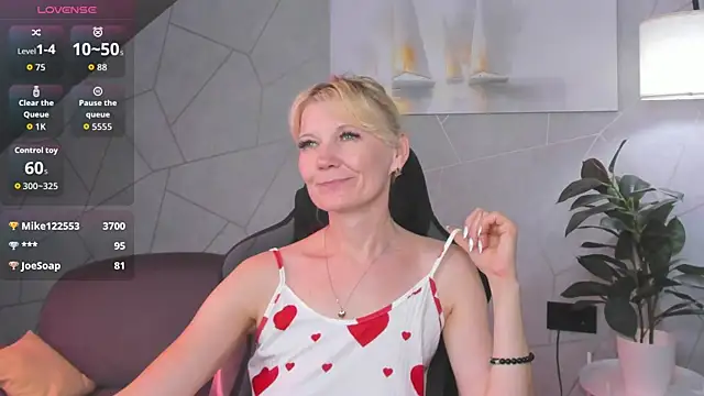 Julie_Lucas live