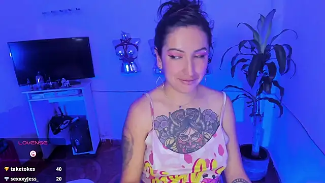 LucyStrike_ live