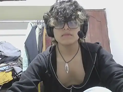 layom_21 live