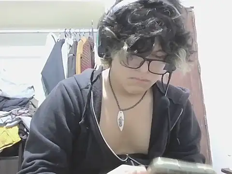 layom_21 live