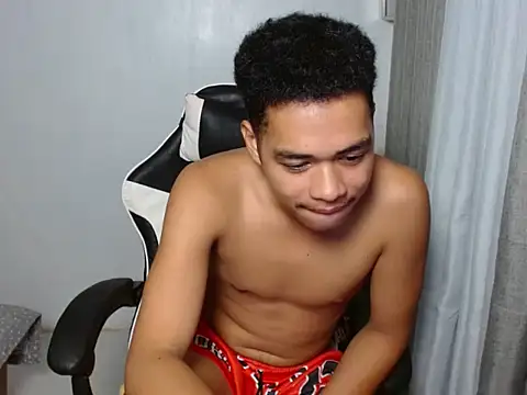 curlyasian_njxx profile