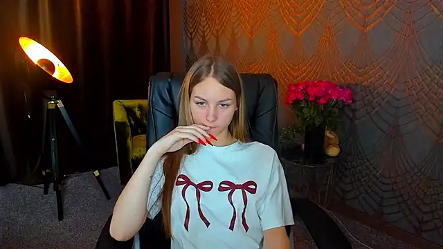 MilaAddams live
