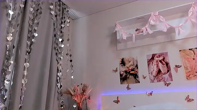Milly_Lane live