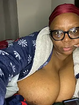 BoobsQueeen live