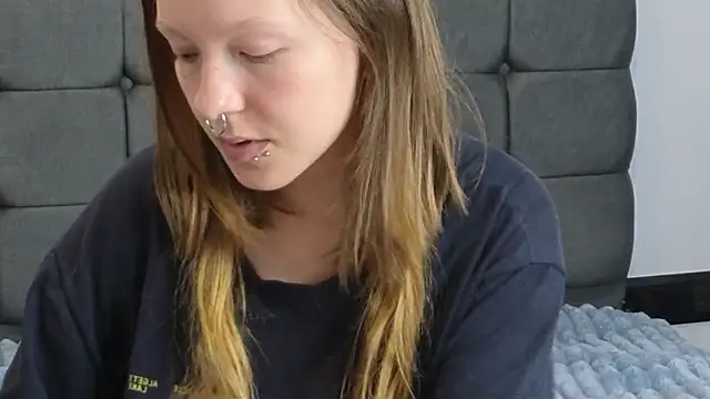 LauraLowe live