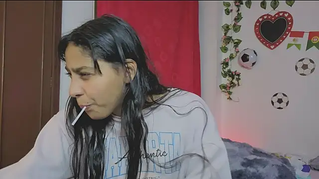 PaulaCutexs live
