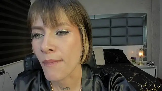 Mrs_Regina_clk live