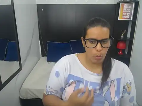 _bella_ebony_ live