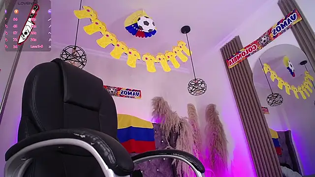 Amara_Davis1 live