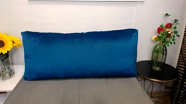 LuisaLive live