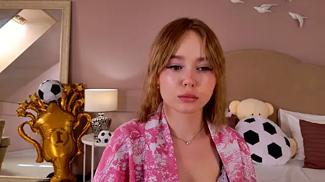 ElaraVance live