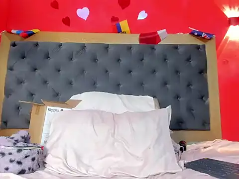 YayaHilton live