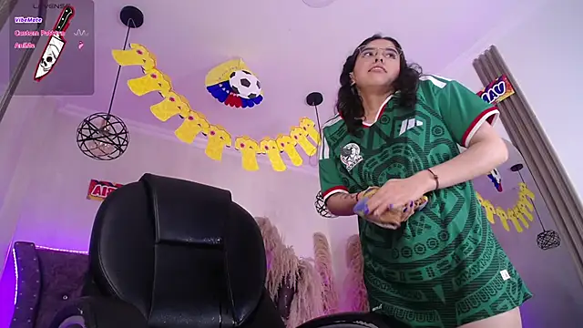 Amara_Davis1 live