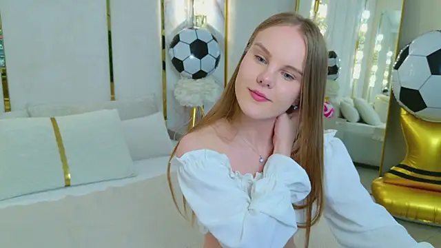 Lili_Lohan live