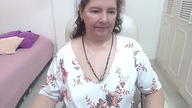 leonela_69 live