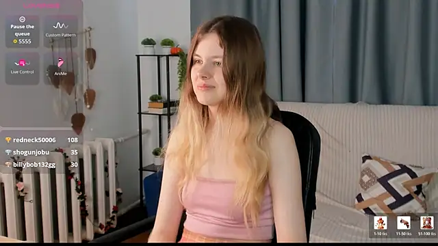 Glitch_Doll live