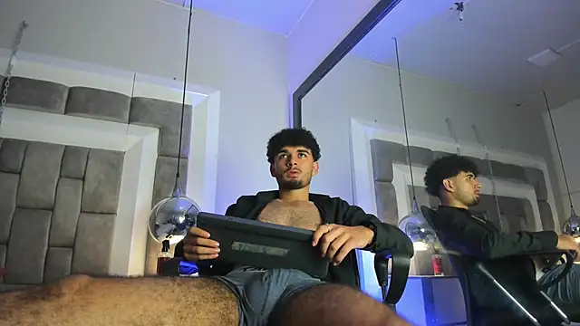 LucasThomson_ live