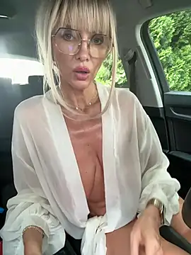 NaughtyNinky live