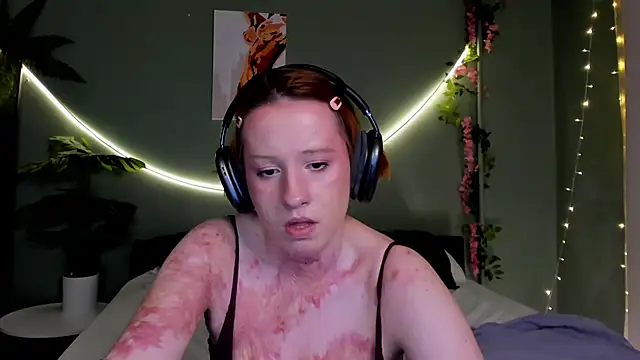 Maya_foxy live
