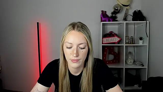 EvelynBlond live