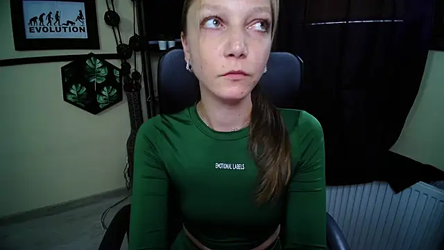 EmillyPlay live