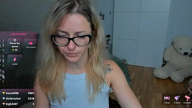 LadyIzabel live