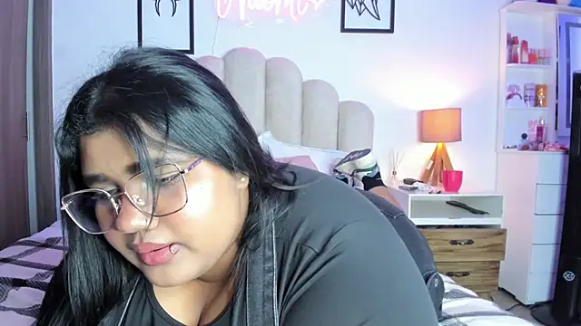NaomiAsha live