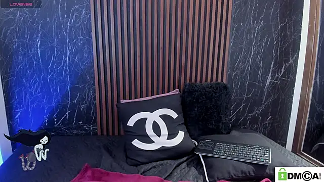 Marilyndackaria_ live