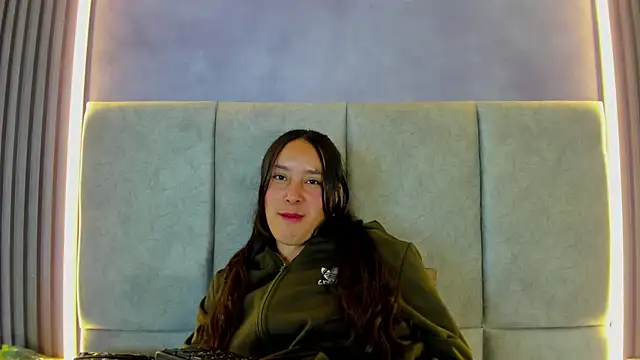 Alaia_Aura live