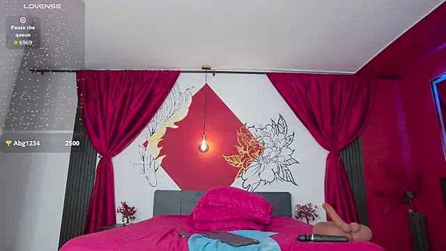 Lia_Avalon live