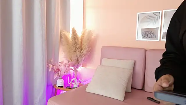 Emmy_And_Luna live