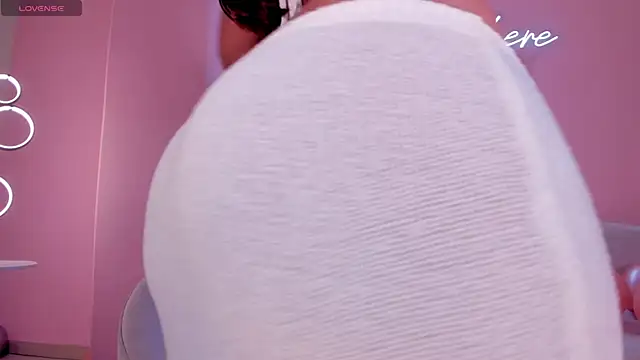 ArianaDumont live