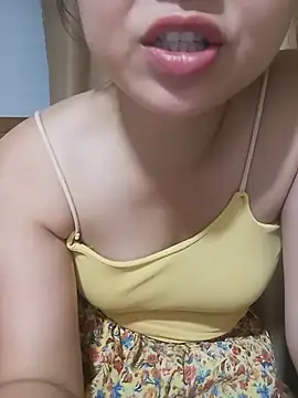 Emma-cutee live