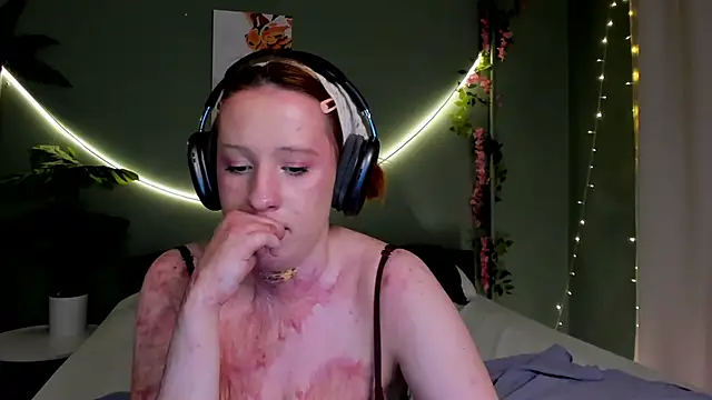 Maya_foxy live