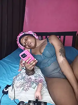QUEENMIRAA live