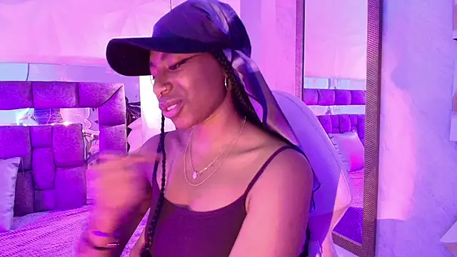 Queen_perla_ live