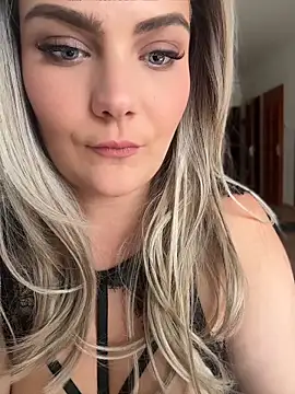Blonde_Cougar live