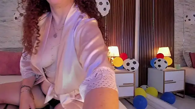 zoehiltonn live