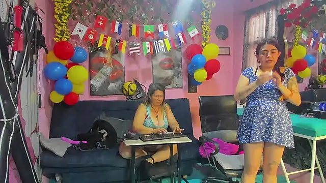 lesbiancuple live