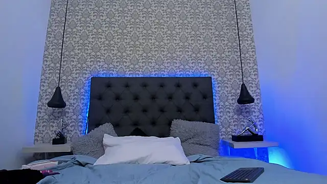 Arya_Leon live