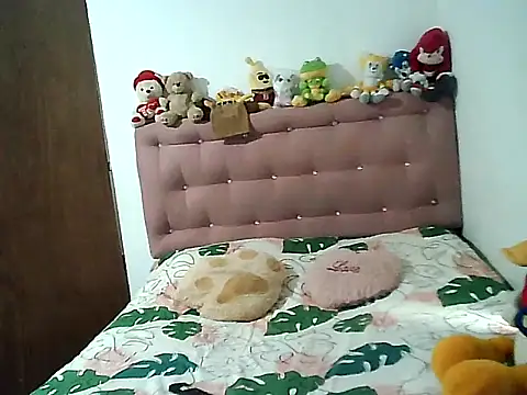Chiquilove27 live