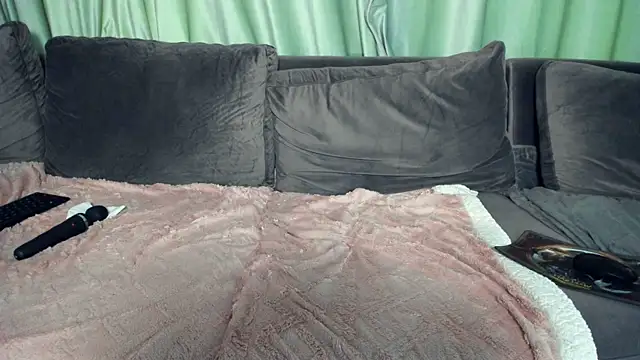 LaraStone69 live