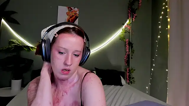 Maya_foxy live