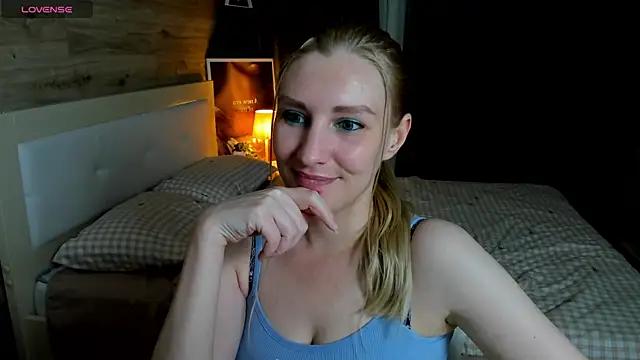 ReginaAmour live