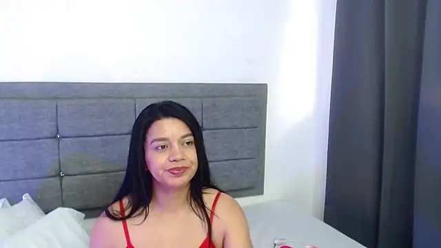 Emily_milfF live