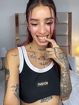 ValericaSteele_ live
