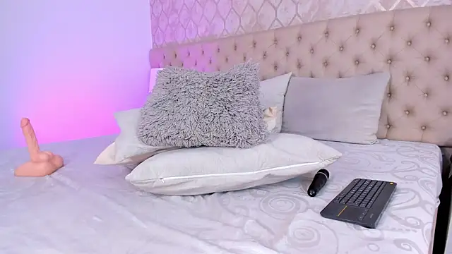 SofieReyes live