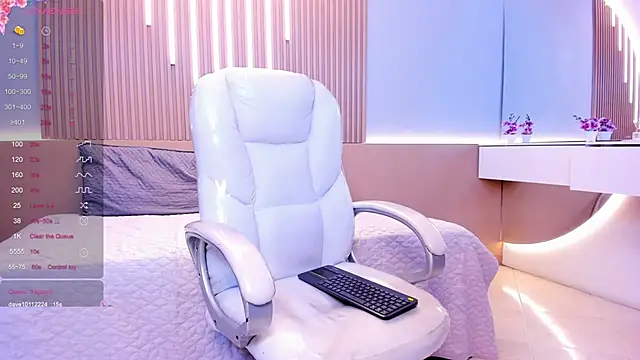 Mikaela_petite18 live